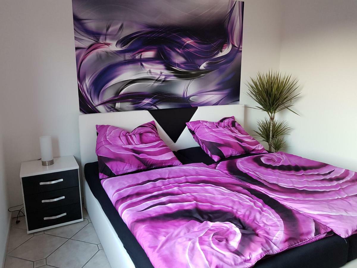 Ferienwohnung Tinas Beauty เนคคาร์ชไตนัค ภายนอก รูปภาพ