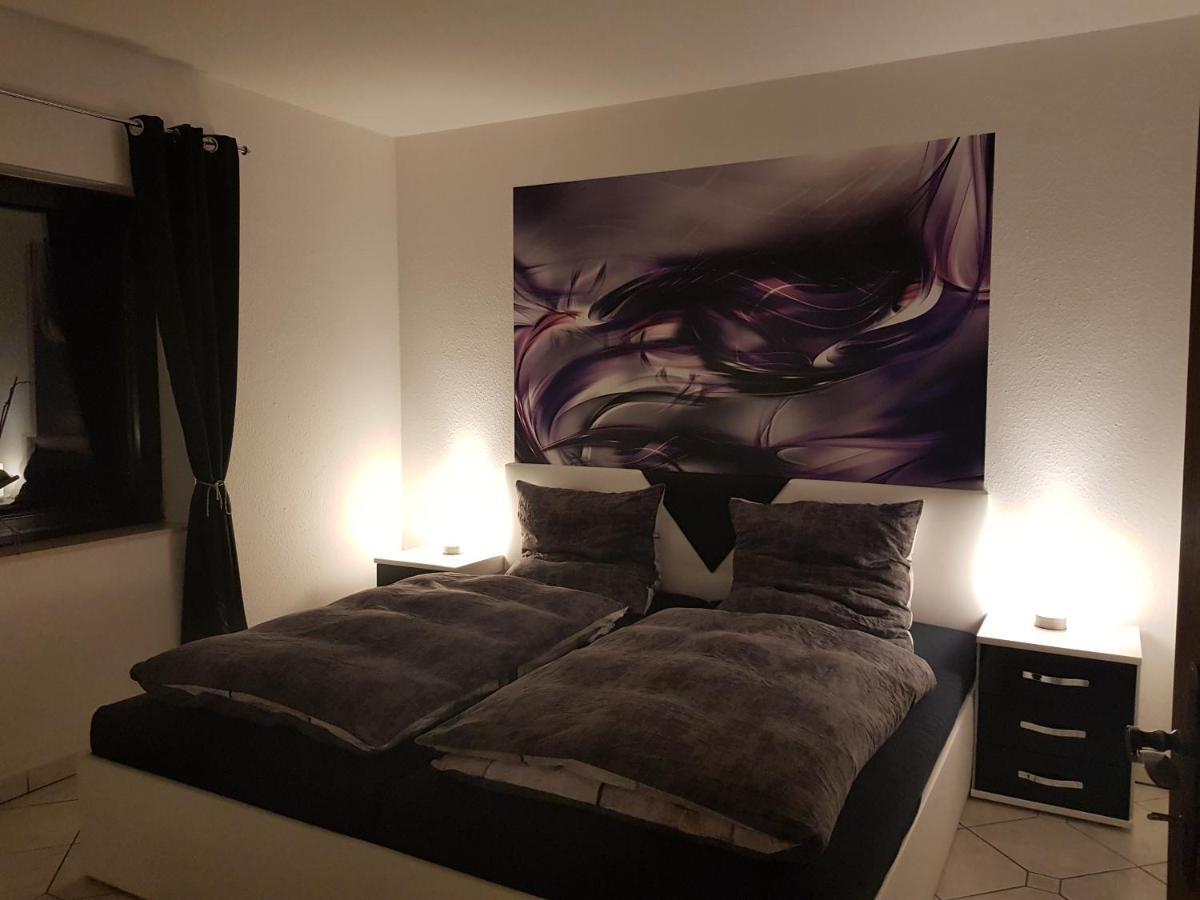 Ferienwohnung Tinas Beauty เนคคาร์ชไตนัค ภายนอก รูปภาพ