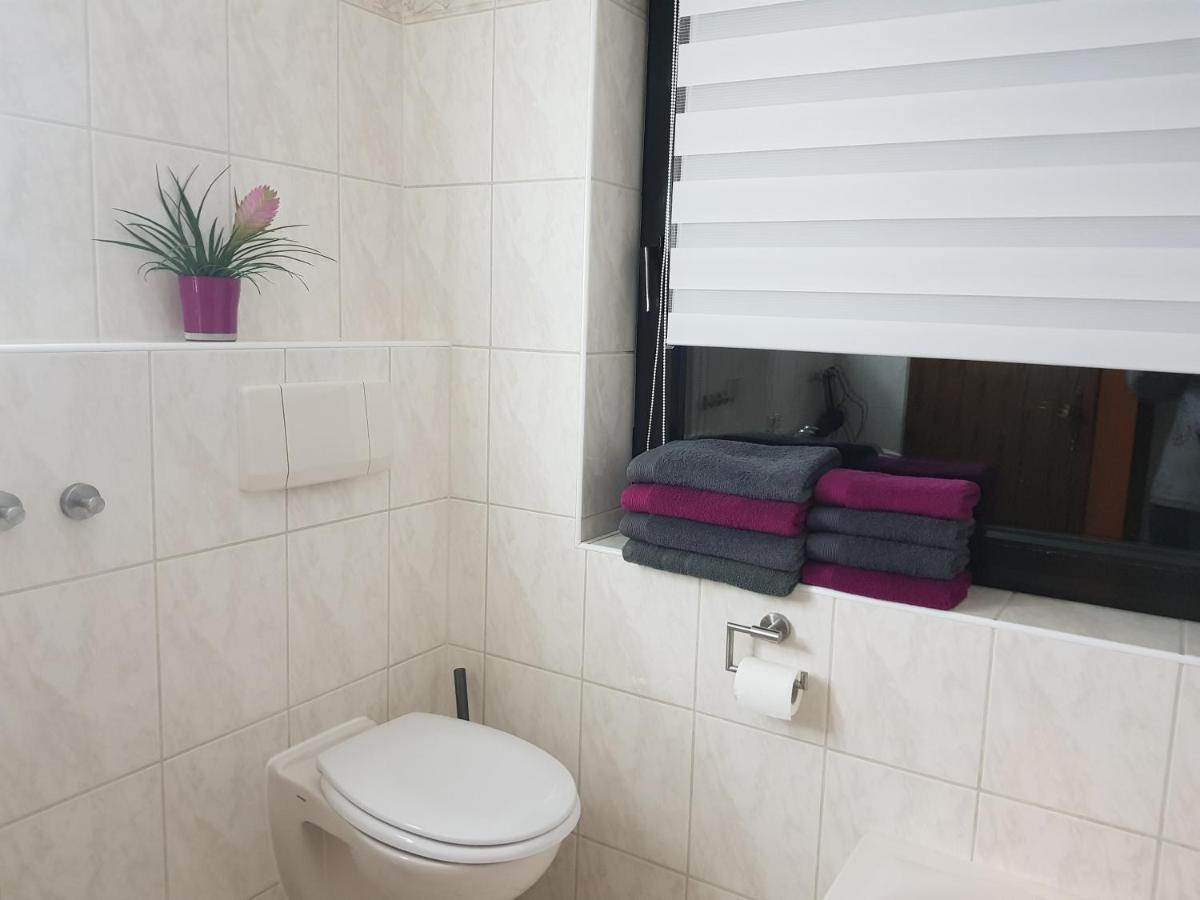Ferienwohnung Tinas Beauty เนคคาร์ชไตนัค ภายนอก รูปภาพ